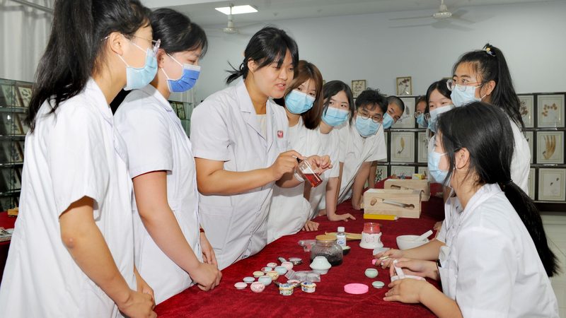 拔罐治疗感冒，哪些人群需谨慎？**